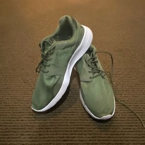 Men’s Lightweight Athletic Shoes.